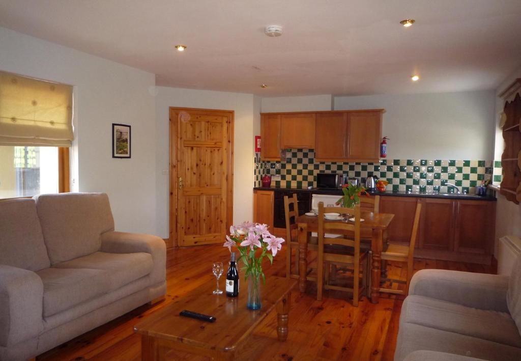 Дома для отпуска Dingle Courtyard Cottages 2 Bed (Sleeps 4) Дингл